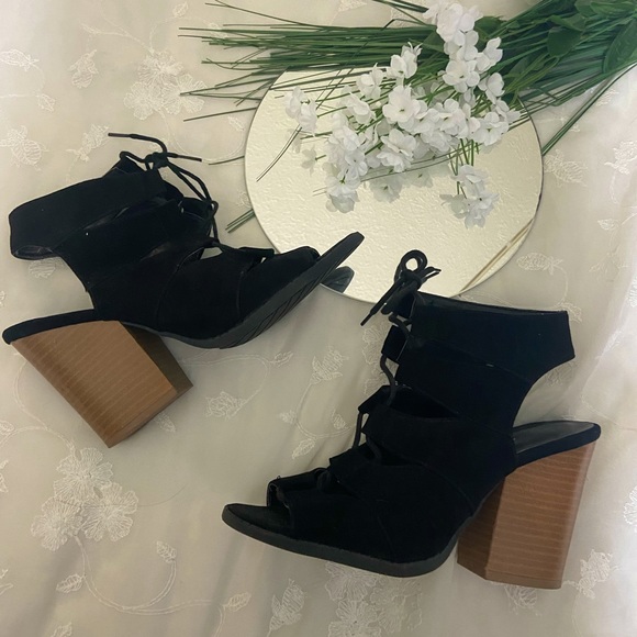 Qupid Shoes - Gently Worn Qupid Black Lace-up Wedges